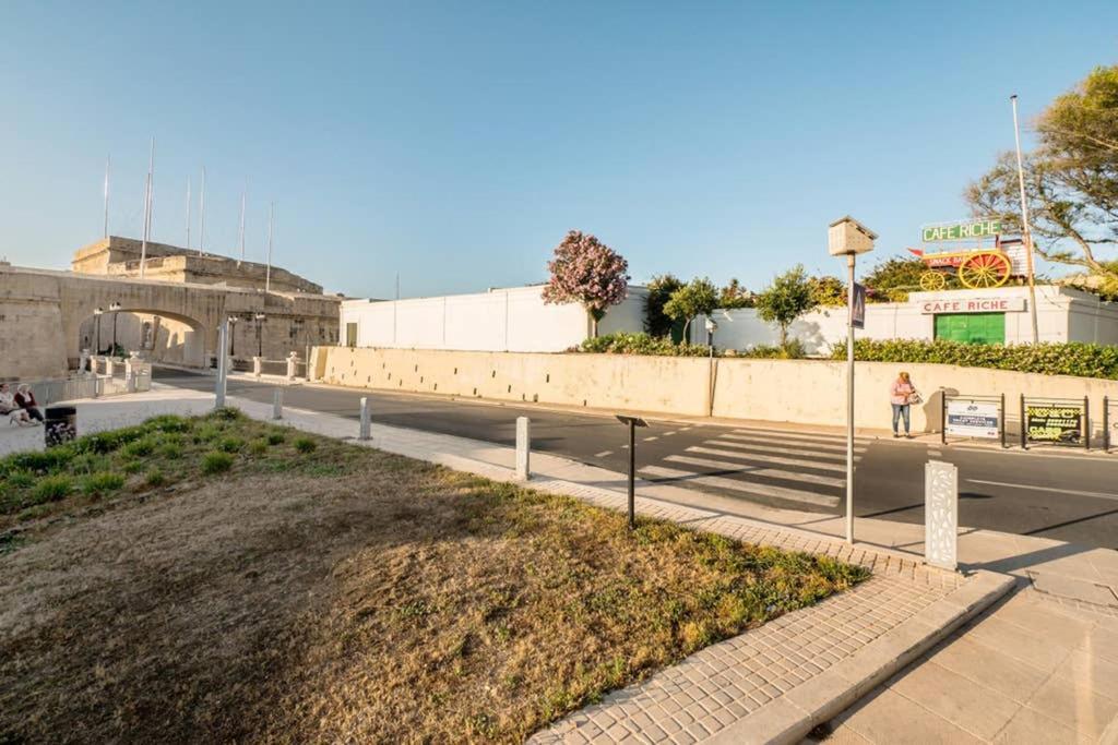 Vittoriosa' Seafront 2 Bed Highly Furnished Apartment 外观 照片